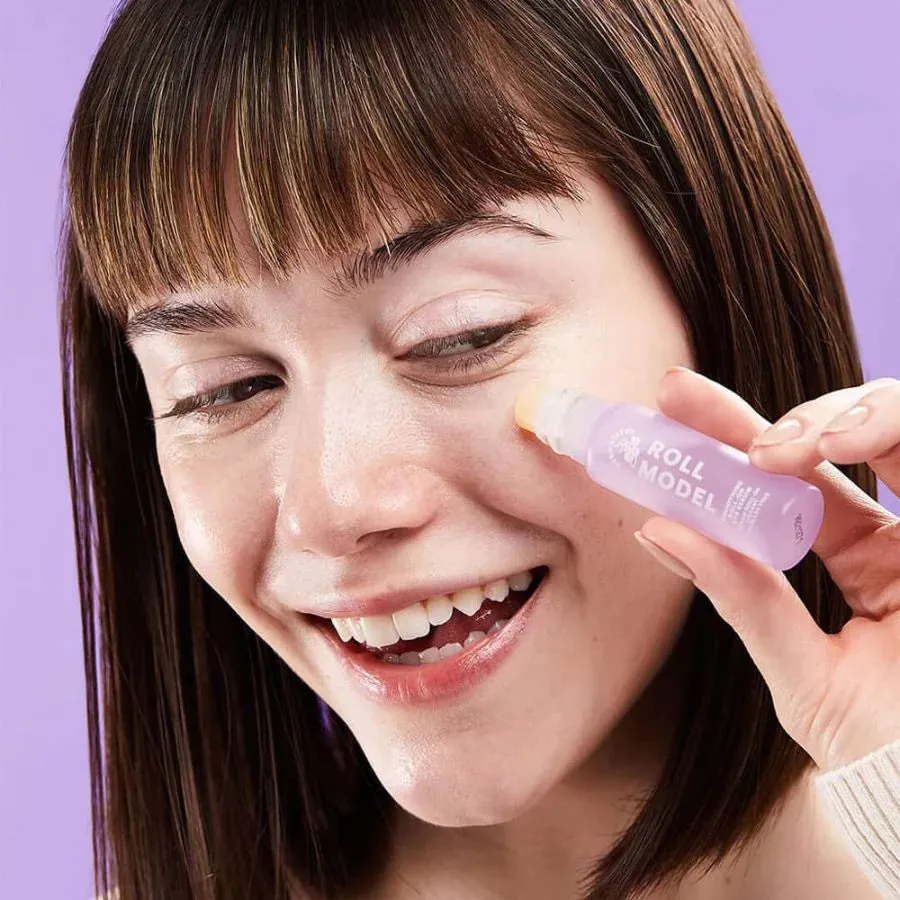 Roll Model Eye Serum